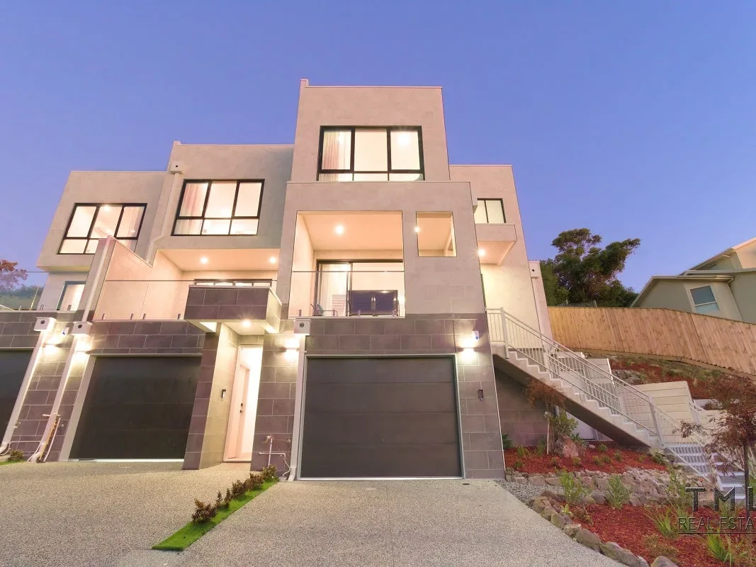 12 Michael Court, Niddrie